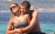 Vợ chồng Van der Vaart tình tự trên cầu