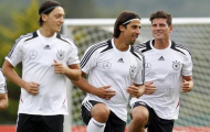 Khedira và Oezil: Niềm hy vọng vàng của Mannschaft