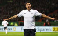 Giroud phát 'cuồng' vì được chơi bóng tại Premier League