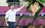 Chỉ tay Joachim Loew đấu hình xăm sao Italia