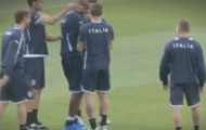 Video: Balotelli bị phạt búng tai