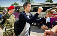 Paris Saint Germain quyết chiến với Man City vì Robin van Persie