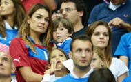Buffon tỏa sáng dưới sân, bà xã rạng rỡ trên khán đài