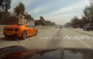 Video: Lamborghini Gallardo chịu thua trước Austin MINI 1970