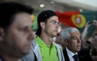 Video EURO 2012: Theo chân các cầu thủ Bồ Đào Nha di chuyển ra sân bay