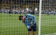 Video EURO 2012: Gerard Pique tái hiện màn ăn mừng “phá lưới”