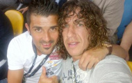 Puyol và Villa xì tin trên khán đài