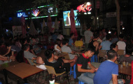 Trắng đêm chung kết EURO ở 'thánh địa' cà phê Hà Nội