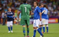 Kẻ chiến bại Italia: Nụ cười buồn của Buffon và nước mắt Pirlo