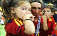 Video: Fernando Torres ăn mừng chiến thắng cùng 2 con nhỏ