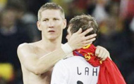 Huyền thoại chê Lahm và Schweini chưa đủ tầm làm thủ lĩnh