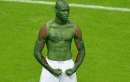 Muôn kiểu biến tấu màn ăn mừng độc đáo của Balotelli