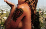 Bồ cũ Borriello khỏa thân nóng bỏng