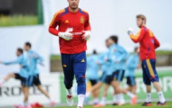 Video: Pepe Reina pha trò làm TVHK trên máy bay trở về Tây Ban Nha