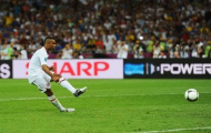Man Utd bất ngờ nhắm mua Ashley Cole