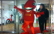 Linh vật mới của Liverpool bị “ném đá” tả tơi