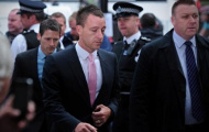 Ngày thứ ba vụ John Terry: Mourinho và Ashley Cole bảo vệ Terry