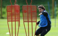 Video: Cú sút uy lực làm lật khung thành của Carlos Tevez
