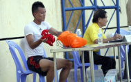 Tiến Thành bị truất quyền thi đấu vì… ném chai nước