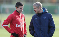 Van Persie sẽ du đấu cùng Arsenal