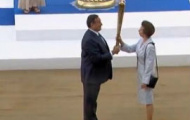 Video: Nghi thức bàn giao ngọn lửa Olympic cho công chúa nước Anh