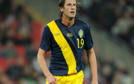 Đồng đội nài nỉ Jonas Olsson ở lại West Brom