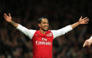 Liverpool tính bán “sao xịt” Carroll, chiêu mộ Theo Walcott