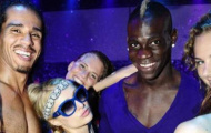 Balotelli thác loạn cùng “nữ hoàng tiệc tùng” Paris Hilton