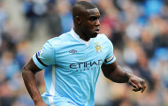 Hận Mourinho, Adebayor... thọc gậy bánh xe