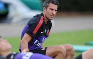 Van Persie liên tục bị trả giá “siêu rẻ”