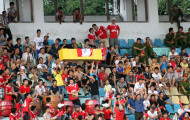 CĐV Hải Phòng mang 'quan tài' tới sân
