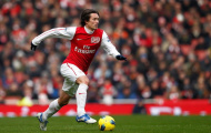 Arsenal nhận hung tin: Mất Rosicky đầu mùa giải!