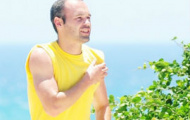 Vợ chồng Iniesta tình tứ giữa thành phố cổ