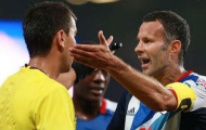 Ryan Giggs đòi cầu thủ Senegal phải bị đuổi tới... 3 lần