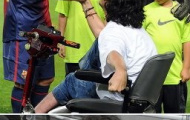 Messi tặng áo đấu cho một CĐV khuyết tật