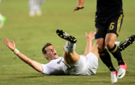 Gareth Bale “nổi điên” vì bị Charlie Adam “chặt chém”