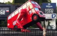 Video: Xe bus hai tầng biết chống đẩy ủng hộ Olympic London 2012