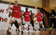 Cầu thủ Arsenal tập làm... vũ công