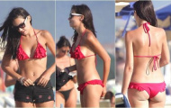 Bà xã Aquilani quyến rũ với bikini hồng