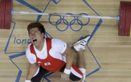 Video Olympic: VĐV cử tạ Hàn Quốc dính chấn thương kinh hoàng