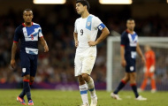 Suarez bị CĐV Anh “căm thù”: Hát quốc ca cũng không tha