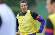 Chưa rõ về đâu, Van Persie đành du đấu cùng Arsenal