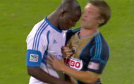 Video: Hậu vệ của Montreal dùng 'thiết đầu công Zidane' (Montreal Impact vs Philadelphia Union)