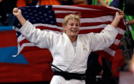Kỳ tích của nữ võ sĩ bị lạm dụng tình dục