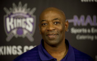 The Kings chấp nhận gia hạn hợp đồng với HLV Keith Smart