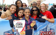 Gabrielle Douglas giúp gia đình thoát khỏi nợ nần