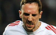 Video: Bàn thắng từ giữa sân của Franck Ribery