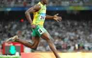 VIDEO: Cú nước rút thần tốc ở cự ly 200m của Usain Bolt