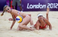 Vì sao các VĐV bóng chuyền bãi biển không bị dính cát?