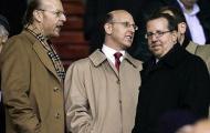 Nhà Glazer tính 'bán' Old Trafford?